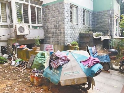 居民楼地下室竟藏冷库和电焊加工厂:房间如同山洞