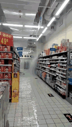 △广东阳江盈信广场成&ldquo;水帘洞&rdquo;