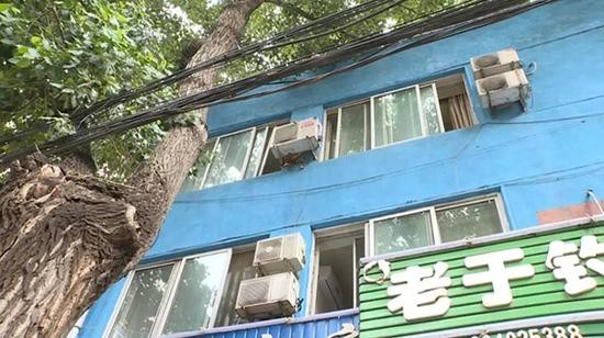 旅馆内男子疑烧炭自杀身亡 殃及隔壁住客致1死2伤