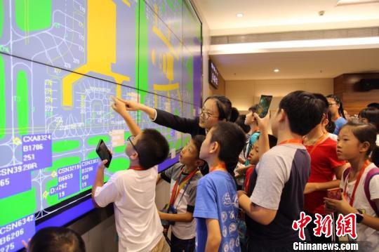 广州白云机场运控中心（AOC）首次对公众开放