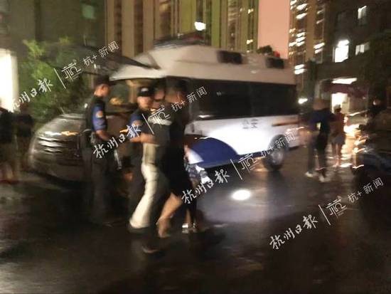 男孩33楼坠亡 事发前有人曾拍照问是谁家的孩子