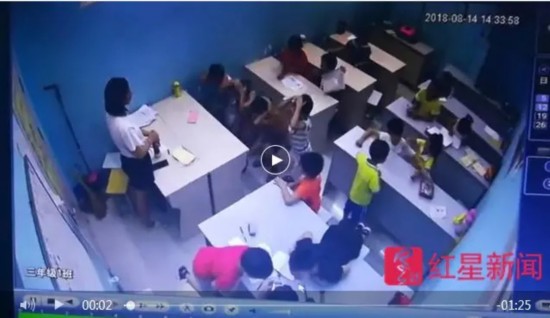 培训班老师讲鬼故事吓哭幼童 还罚娃做上百个深蹲