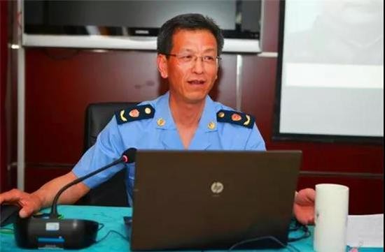 淮南市工商局党组书记、局长王中。 资料图