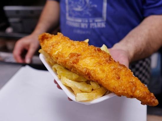 某外国编辑:有同事在桌边挖老干妈吃 要报告当局吗