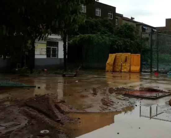 受灾现场已经被隔离拒绝进入