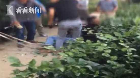 偷车贼遭群殴致死 10名打人者被诉:滥用私刑违法