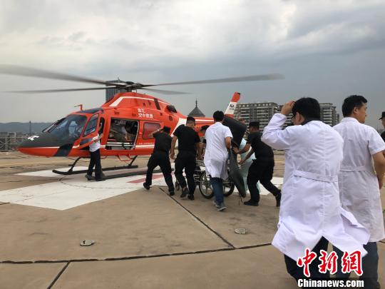 山西男子患急症病情危急救援直升机22分钟紧急转运
