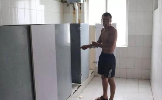 用雨披蒙住如厕女士头部抢走手机 浙江1男子被刑拘