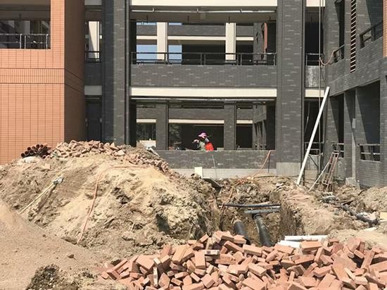 8月23日临桂校区内施工场景。 家长供图