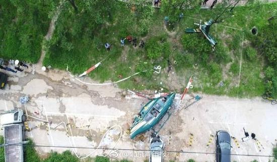 北京直升机坠机4人受伤 主因为机长精力分配不当
