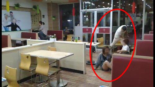 河北3名男子吃饭与临桌起冲突 用凳子暴击拦架女子