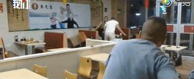 河北3名男子吃饭与临桌起冲突 用凳子暴击拦架女子