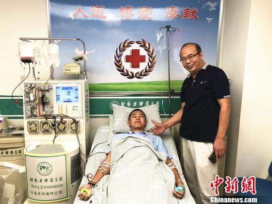 准大学生捐造血干细胞救双胞胎称“做了件很酷的事”