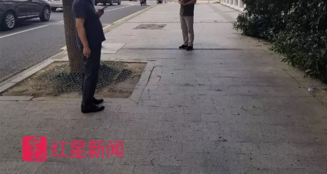 反杀案电动车主在高档饭店工作 同事称他勤快随和