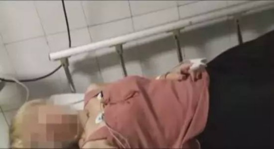 咋回事?餐厅服务员上茶 女子喝一口被下病危通知书