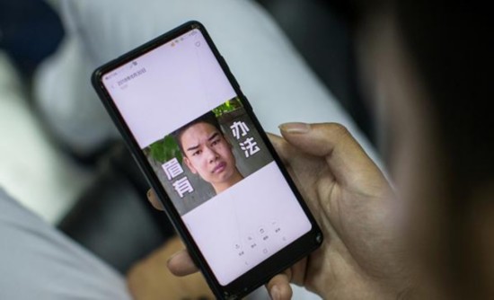 发际线男孩:曾想当喜剧演员已放弃 不会去做网红