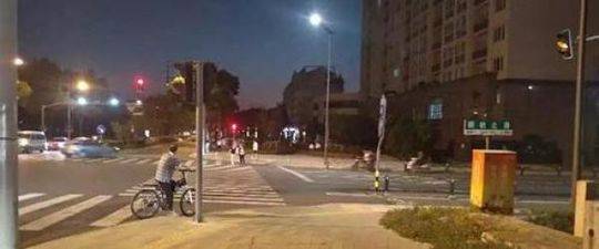 反杀案于海明就职酒店为保留职位 去留自己决定