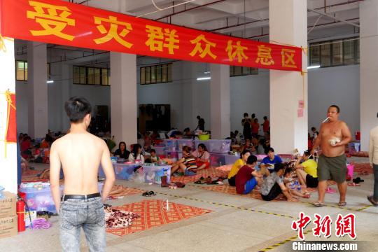 成千上万民众参与救援潮汕水灾面前，他们令人动容