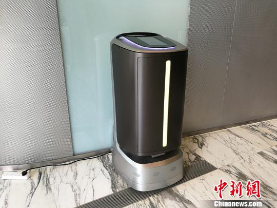 楼宇送货机器人入驻上海写字楼“接棒”外卖小哥