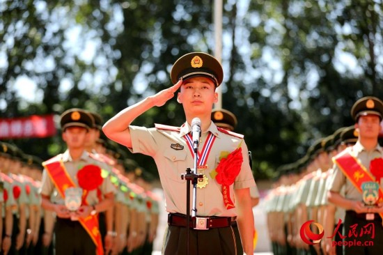 复退老兵吴俊杰代表老兵发表临别感言。 蔡尚摄