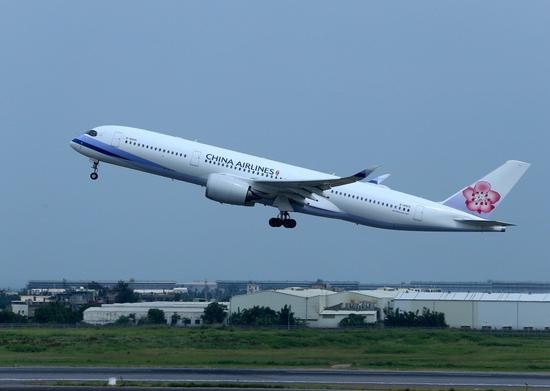 台湾“中华航空”传出外籍乘客死亡消息(图片来源:台湾《联合报》)