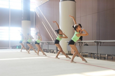 扬州队的小花们在场地上适应训练