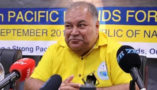 ▲9月3日，瑙鲁总统巴伦&middot;瓦卡在太平洋岛国论坛会后，出席新闻发布会。（CNN）