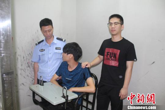 冒充县长诈骗10万元人民币网上逃犯广州东站落网