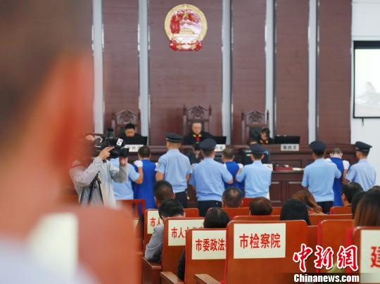 山西高平公开审理两起涉恶案件法检“两长”出庭办案