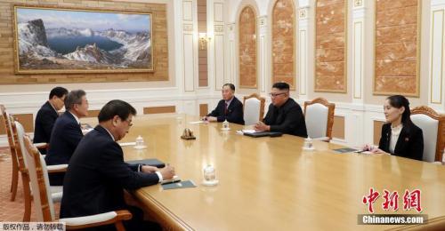 当地时间9月18日下午3时30分（北京时间下午2时30分），朝鲜最高领导人金正恩与韩国总统文在寅在朝鲜劳动党总部大楼，正式开始举行首场会谈。