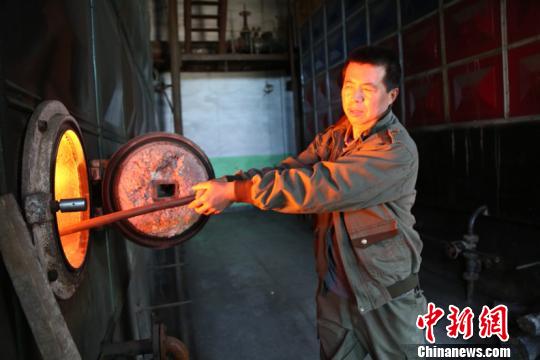 “中国最冷小镇”提前开栓供暖