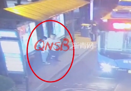 23岁姑娘夜晚等公交被强吻，肇事男子竟称&ldquo;有被吸引的感觉&rdquo;