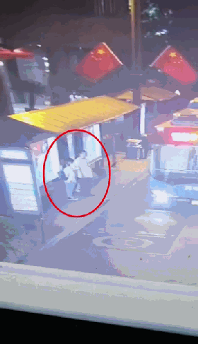 23岁姑娘夜晚等公交被强吻，肇事男子竟称&ldquo;有被吸引的感觉&rdquo;