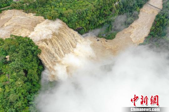 黄果树景区10月10日起实行网上实名制预约购票