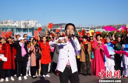 河北廊坊组织活动歌颂祖国500余人参加