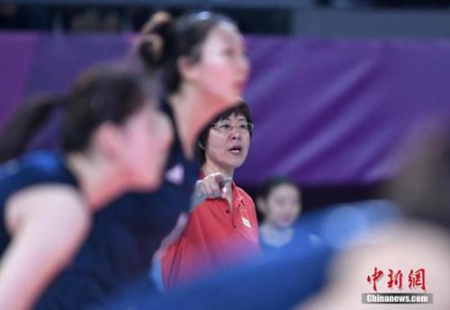 资料图：中国队比赛后段渐入佳境，第三局25:18轻松取胜。<a target=\'_blank\' href=\'http://www.chinanews.com/\'><p  align=