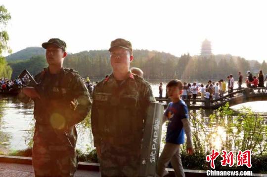 武警杭州支队国庆护“杭”以日夜坚守为祖国庆生