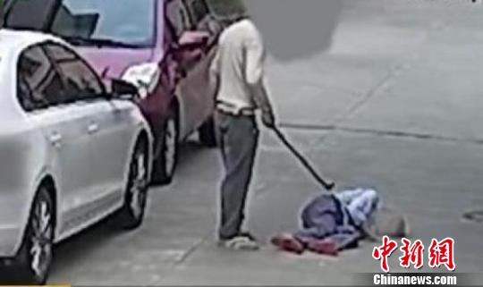 18岁男子粗暴殴打87岁老太致其多处骨折被批准逮捕