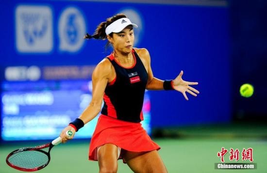 9月26日，2018赛季武汉网球公开赛进入8强争夺比赛。中国选手王蔷以7-5、6-2连下两盘战胜澳大利亚选手加芙里洛娃，闯入女单八强，创下中国球员在此项赛事中的最佳战绩。<a target=\'_blank\' href=\'http://www.chinanews.com/\'><p class=