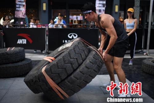 不少斯巴达勇士赛的粉丝和游客们体验了赛事的魅力。组委会供图