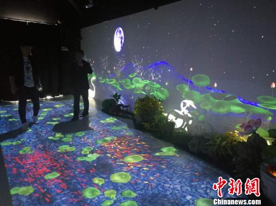 “创业乐天府”亮相成都市民可切身感受“双创”科技魅力