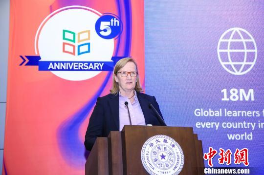 在线教育遇瓶颈中外专家共话转型升级是关键