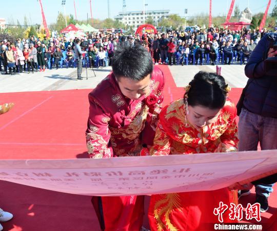 宁夏金凤区：婚事新办新风定格浪漫瞬间