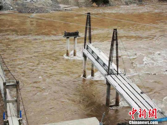 金沙江堰塞湖水位下降下游西藏贡觉县部分房屋被淹