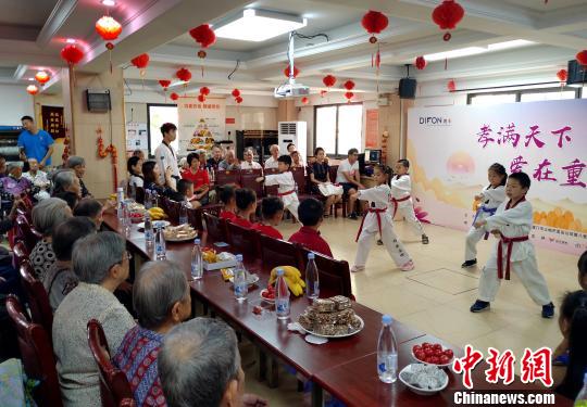 厦门&ldquo;孝满天下，爱在重阳&rdquo;公益活动走进养老院