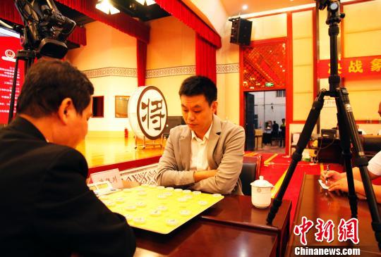 广西业余棋王“争霸”冠军对弈许银川战成和局