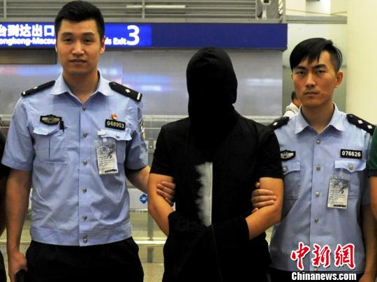 上海警方将&ldquo;卓寿金融&rdquo;实际控制人裴某押解回沪