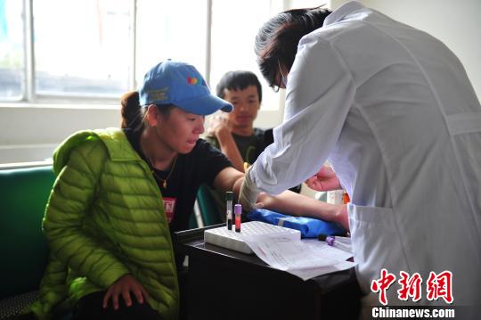 “95后”女车手骑闯西藏“天路”：高原竞技要“佛系”