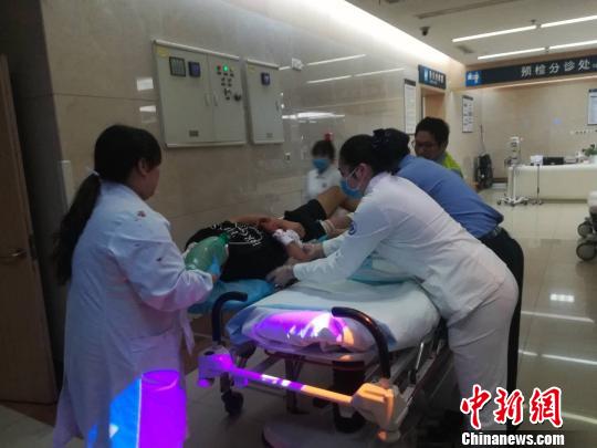 男子遇车祸命悬一线高速交警成&ldquo;第一亲人&rdquo;助其康复