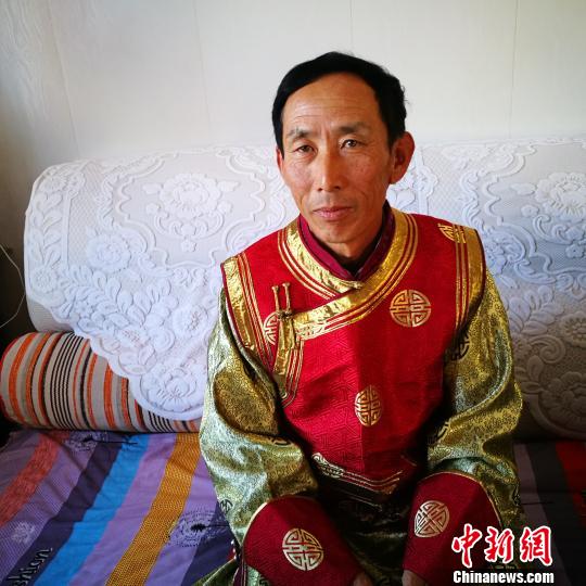 内蒙古草原深处“暖男”乌力吉套格套为牧民健康“解忧”